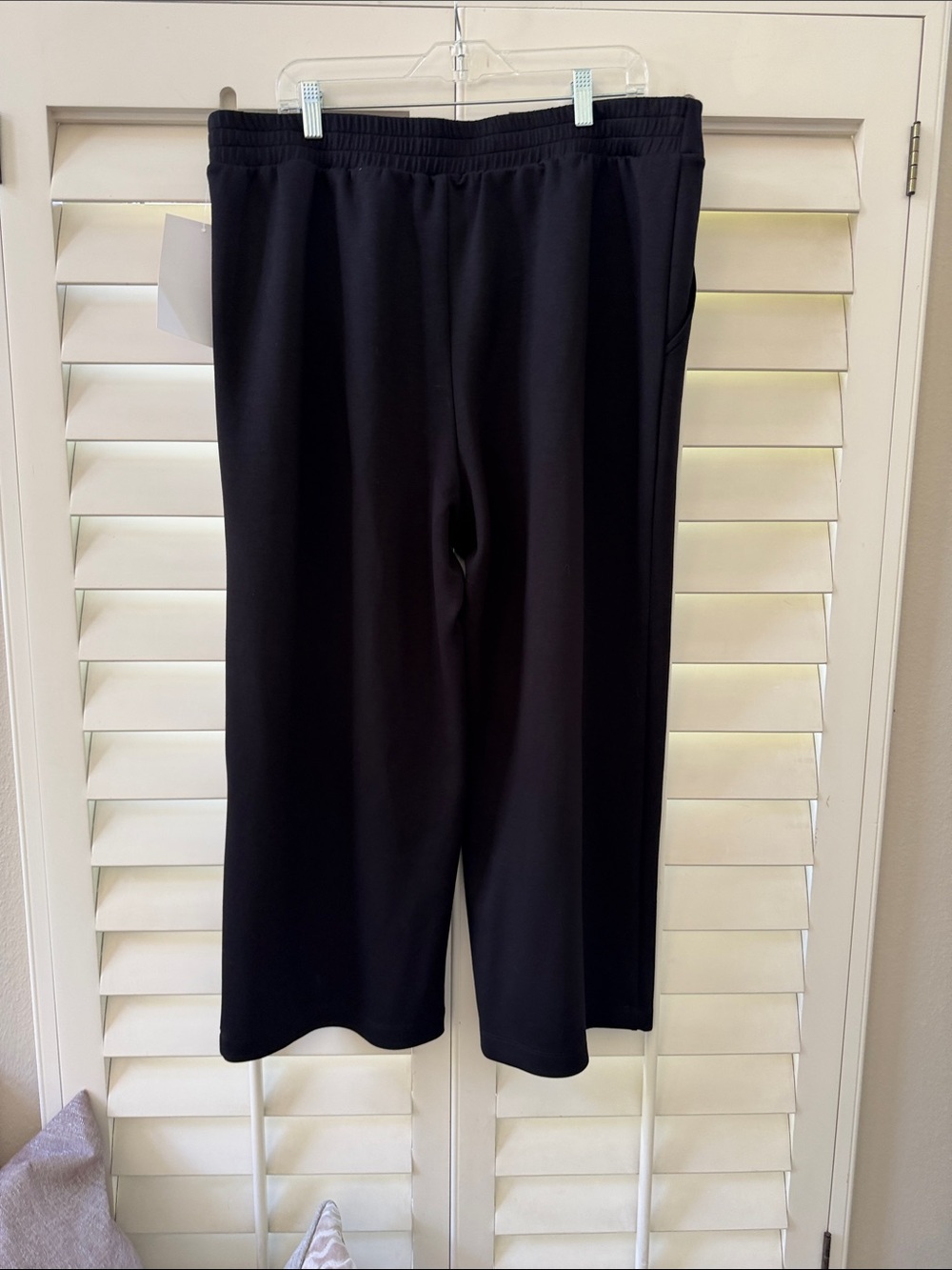 Scuba Black Wide Cropped Leg Pants - Picture 4 of 5
